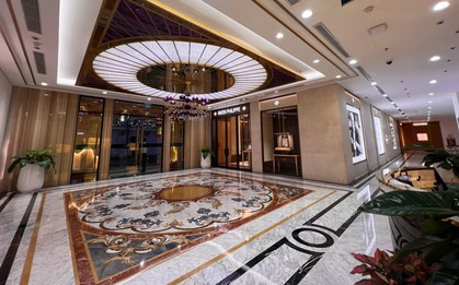 Ngắm tòa nhà đầu tiên kết nối với ga metro: Nơi Hermès, Dior, Bvlgari hội tụ, từng 'nằm trong tay' tỷ phú Phạm Nhật Vượng