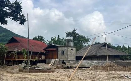 Hơn 100.000 m³ cát trôi vào ngôi làng tại Lào Cai trị giá khoảng 20- 30 tỷ đồng