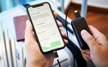 Vì sao đi máy bay không được để sạc dự phòng trong hành lý ký gửi?