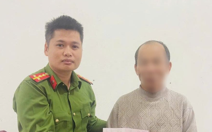 Cụ ông 70 tuổi Hà Tĩnh suýt mang 2 sổ tiết kiệm chuyển sạch cho kẻ lừa đảo, công an cảnh báo thủ đoạn mới tinh vi