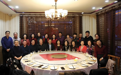 Họp lớp được hỏi tiền tiết kiệm, tôi trả lời thật 25 tỷ đồng nhưng không ai khen, nghe lớp trưởng nói một câu mà cả đời không thể quên