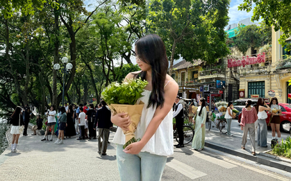 Cảnh tượng nàng thơ mùa thu ở Hồ Gươm: Khác xa Nhà Thờ Lớn!