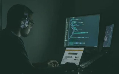 Cái giá đắt cho những ảo tưởng tình yêu với thần tượng giả mạo