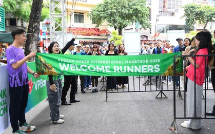 VPBank Hanoi International Marathon 2025 hút dàn trai xinh gái đẹp rần rần đổ về Bờ Hồ