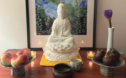 Nhà có bàn thờ Phật: Chỉ cần nhớ 4 điều này khi thắp hương, cuộc sống bỗng nhiên thuận lợi đến bất ngờ