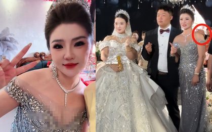 Thân thế mẹ chồng trẻ mặc gợi cảm, tặng con trai G63, vàng đeo trĩu cổ trong đám cưới