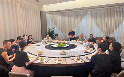 Lương hưu mẹ chồng 30 triệu nhưng họ hàng hỏi, tôi trả lời: “3 triệu đồng/tháng, chúng cháu vẫn chu cấp”, cả đời không quên phản ứng nhà chồng