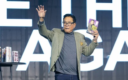 Buổi họp lớp cay đắng khiến tác giả 'Cha giàu, Cha nghèo' than thở: Người nghèo không liều thì mãi không giàu!