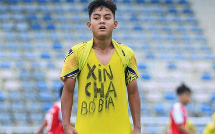 Cầu thủ U14 với khoảnh khắc ăn mừng bàn thắng nghẹn lòng: "Xin cha bỏ bia"