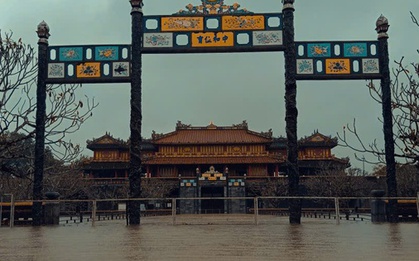 Huế oằn mình trong lũ lớn, nhiều di tích ngập sâu