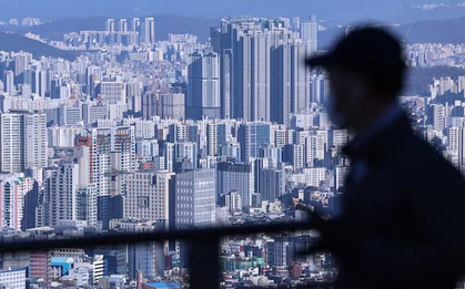 BĐS quá nóng, giá nhà cao gấp 22 lần thu nhập, Hàn Quốc buộc phải giữ nguyên lãi suất, đích thân Tổng thống phải lên tiếng