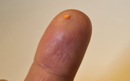 Vật thể chỉ 2mm làm nên điều kỳ diệu, giúp người mù đọc sách trở lại