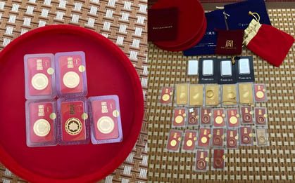 Bức ảnh toàn vàng