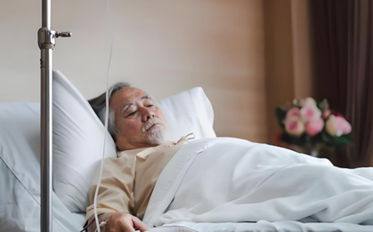 Cô gái thuê trọ suốt 3 năm, thấy chủ nhà bị đột quỵ liền ứng trước 200 triệu cứu mạng, 2 tháng sau nhận được 1 mảnh giấy: "Tôi đã quyết rồi"