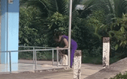 Bé gái bị túm tóc, bạo hành giữa đường: Danh tính người phụ nữ trong clip khiến dư luận phẫn nộ