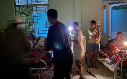 2 người bị sạt lở đất "tiên lượng nặng", xã mượn máy nổ để nạn nhân thở ô xy