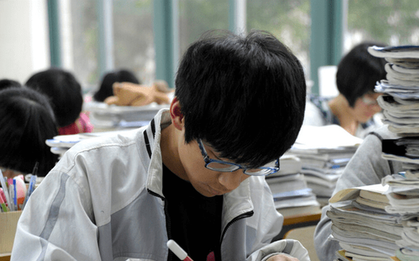 Nam sinh không làm được môn toán, lúc thi văn lại chỉ viết 28 chữ: Kết quả "gây sốc" khi đỗ thẳng vào đại học top đầu