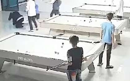 Một học sinh ở Nghệ An bị bạn đánh trong quán bida, phải nhập viện cấp cứu