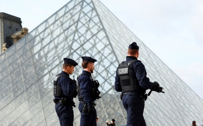 Pháp bắt thêm nhiều nghi phạm trong vụ trộm bảo tàng Louvre