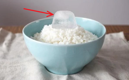 Thường hâm cơm nguội bằng lò vi sóng, tôi hối hận vì 30 năm cuộc đời không biết cách này sớm hơn