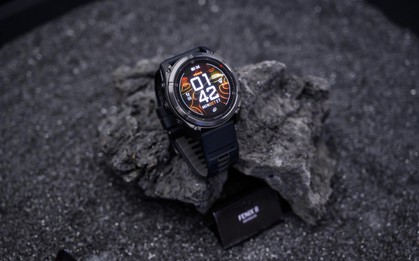 Trên tay mẫu smartwatch trang bị màn hình MicroLED, giá gần 55 triệu đồng