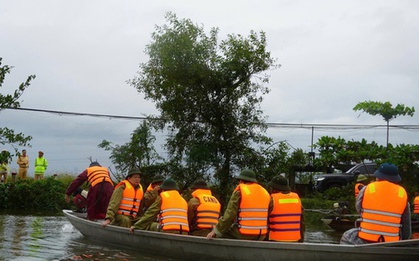 Mưa lũ lịch sử ở miền Trung làm 22 người chết, mất tích