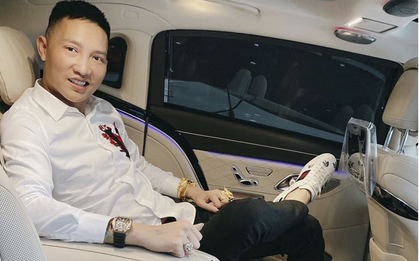 Huấn Hoa Hồng kiếm tiền từ đâu?