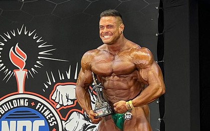 Nam thần thể hình đột quỵ qua đời do cú sốc mất mèo cưng