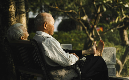 Tiết kiệm được 17 tỷ đồng, cụ ông lập di chúc trao hết cho người lạ khiến 2 con chết sững