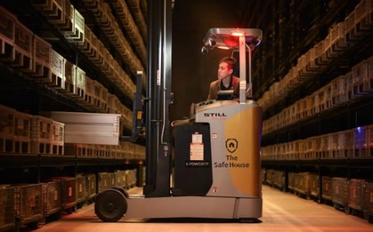 Bên trong kho giữ vàng bạc của giới siêu giàu: Số lượng vàng gửi vào tăng mạnh, thỏi nặng nhất trị giá 2,2 triệu USD