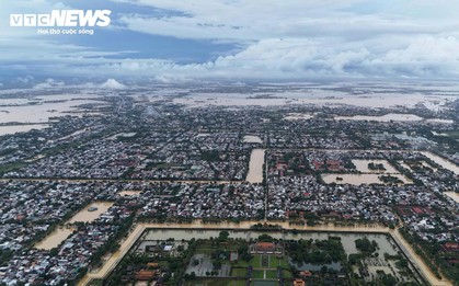 TP Huế hoang tàn, bị rác và bùn bủa vây sau trận 'đại hồng thuỷ'