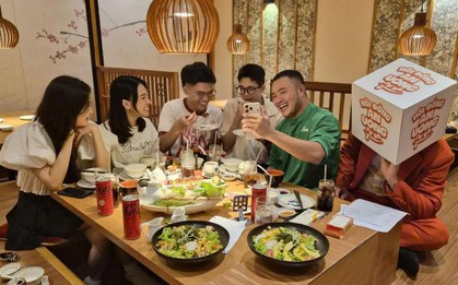 Giới trẻ đi ăn cùng nhau: No thức ăn nhưng đói chuyện trò?