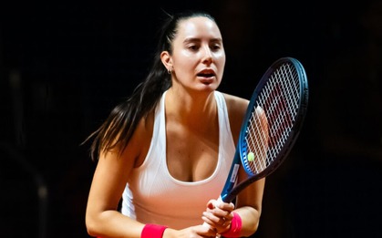 Tay vợt nữ nâng ngực có ảnh hưởng đến chuyên môn?