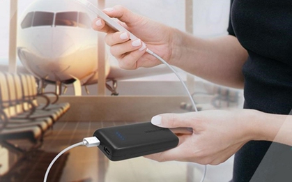 Từ tháng 10, du khách không được mang pin sạc dự phòng lên máy bay của 13 hãng này: Có hãng chỉ hạn chế