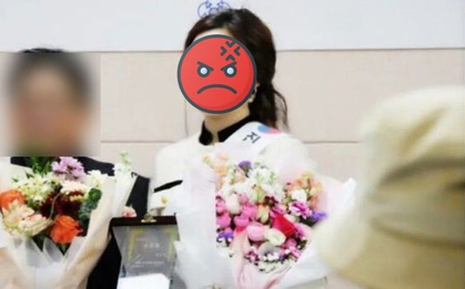 Công bố danh tính nữ ca sĩ "máu lạnh" bạo hành con gái đến chết