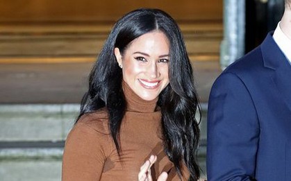 Meghan Markle “gói trọn mùa thu” trong chiếc váy lụa nâu khiến giới thời trang phát sốt