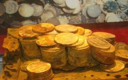 Đem 5 ký vàng của bà nội đi giám định sau tang lễ, cháu trai chết lặng trước kho báu
