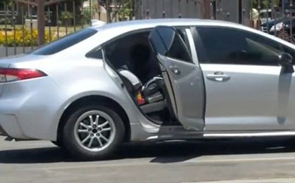 Con trai tử vong do kẹt đầu vào cửa sổ ô tô, người mẹ bị bắt