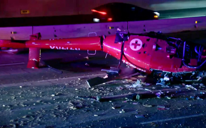 Trực thăng rơi trên đường cao tốc ở Mỹ, 3 người bị thương