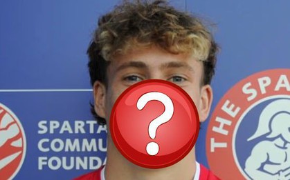 Xin sạc nhờ điện thoại, cầu thủ 19 tuổi cưỡng hiếp cô gái tốt bụng, tình tiết giảm nhẹ tội mới gây phẫn nộ