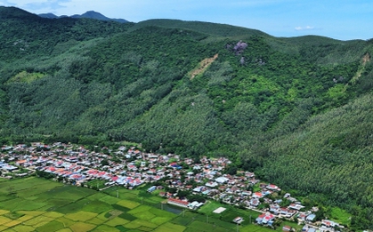 4 năm sau sạt lở kinh hoàng, người dân dưới chân núi Cấm vẫn ôm đồ đi ở nhờ
