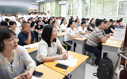 Xin kể vụ lùm xùm của Ban phụ huynh lớp tôi để thấy thế nào là: Người giàu góp tiền, người nghèo góp công, người "ngồi không" hay góp ý!