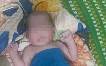 Bé trai bị bỏ rơi cạnh bãi rác được gia đình đến xin nhận lại