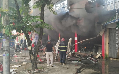 Hà Nội: Cháy lớn tại 1 siêu thị điện máy