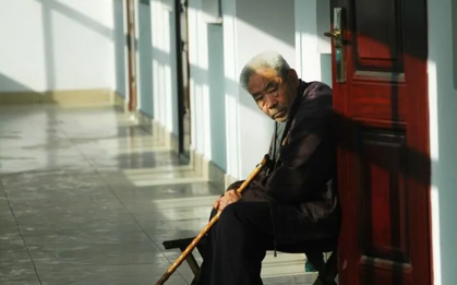 Tuổi già hay suy nghĩ về 5 thứ này, điều số 2 quan trọng nhất quyết định đến 80% hạnh phúc