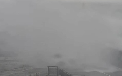 Bão Hạ Long gây lũ lụt kỷ lục, kích hoạt mưa tuyết bất thường