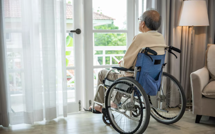 Sự thật phũ phàng tuổi xế chiều: Càng dựa vào con cái, càng dễ tổn thương