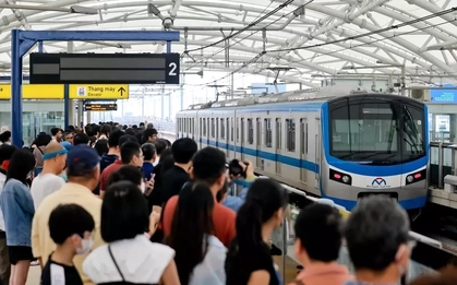 Metro số 1 dừng bán vé giấy, cho mang xe đạp gấp lên tàu
