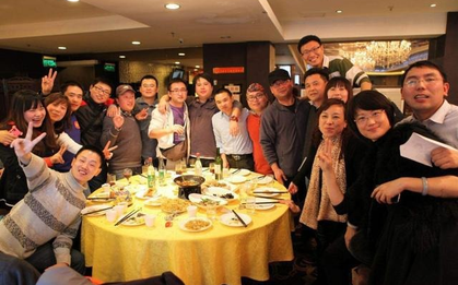 Đi họp lớp, hoa khôi bất ngờ hỏi vay 1,8 tỷ: Cả bàn bỏ về, chỉ mình tôi đồng ý và lời nói sau đó khiến tôi đơ người