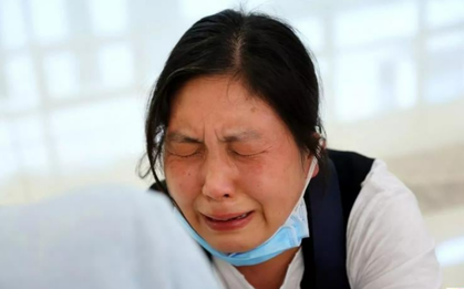 Người phụ nữ gửi tiết kiệm 3,7 tỷ đồng, 5 năm sau chỉ nhận về hơn 4.000 đồng, chất vấn ngân hàng thì được thông báo thêm: “Sổ tiết kiệm của chị là giả”